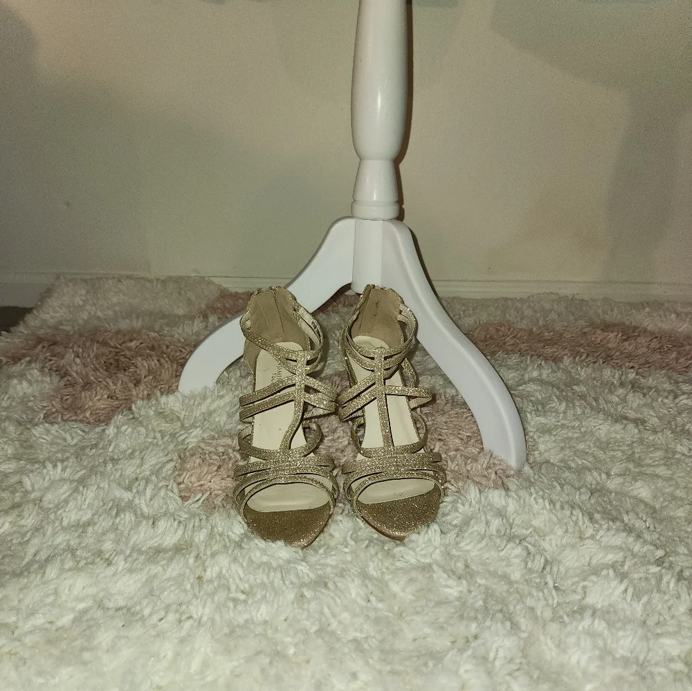6 1/2 Women's Strappy Gold Heels - Picture 2 of 2